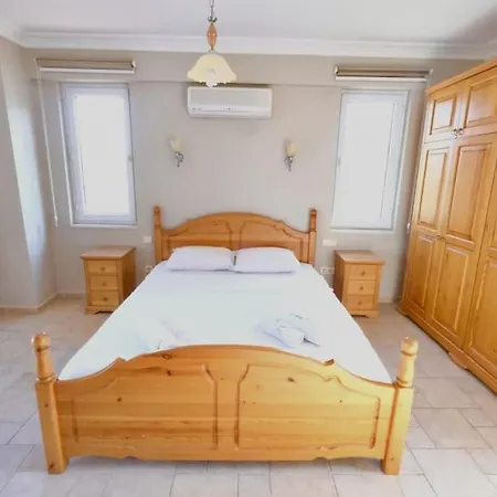 Muestakil Oezel Havuzlu Villa Fethiye