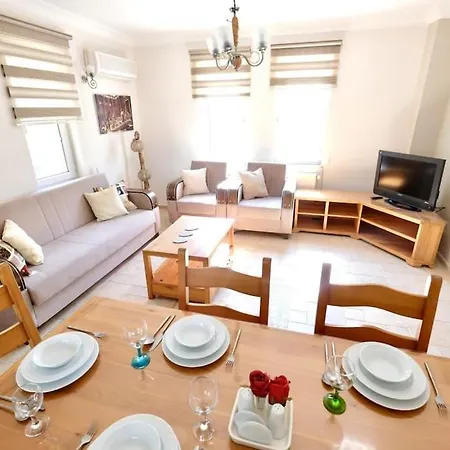 Muestakil Oezel Havuzlu Villa Fethiye