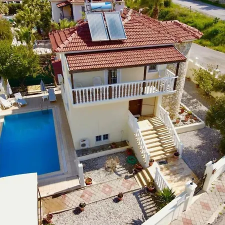 Muestakil Oezel Havuzlu Villa *